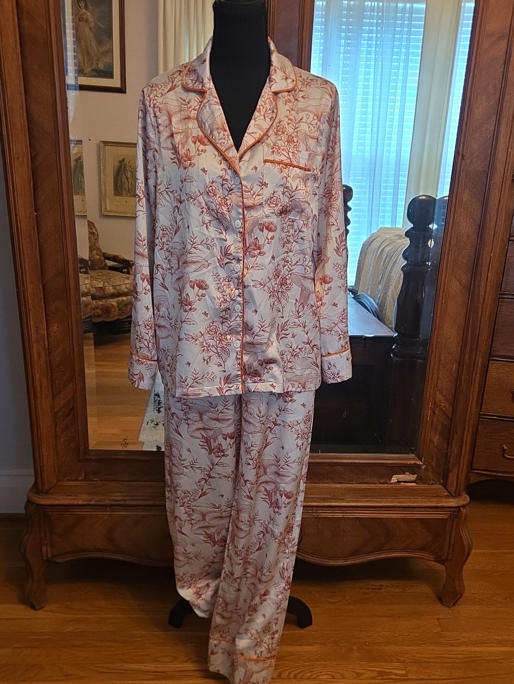 Floral Satin Long-Sleeve Pajama Set in Cream and Rust